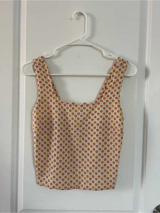 Monteau Tops - Floral Scallop-Neck Tank Top in Cream